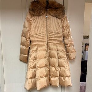 Elegant Golden Puffer Coat with Faux Fur Collar